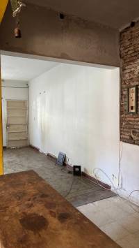 Casa y local en esquina - Colombo y Santiago Díaz