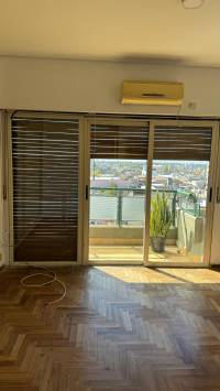 Departamento en esquina 4 dormitorios, con dependencia, cochera y baulera