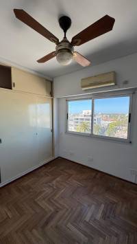 Departamento en esquina 4 dormitorios, con dependencia, cochera y baulera