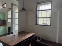 En pleno centro: cómoda casa con gran terreno y patio