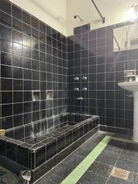 En pleno centro: cómoda casa con gran terreno y patio