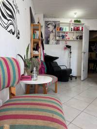 Propiedad versátil: Casa + local + patio