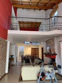 Casa de 2 plantas en excelente ubicación céntrica