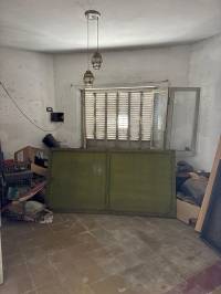 Propiedad en esquina con gran potencial. Casa a refaccionar + depto ideal renta