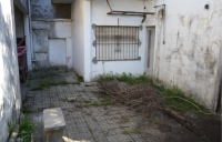 Propiedad en esquina con gran potencial. Casa a refaccionar + depto ideal renta