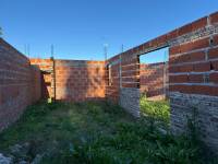 Terreno con construcción a terminar, interesante como inversión 